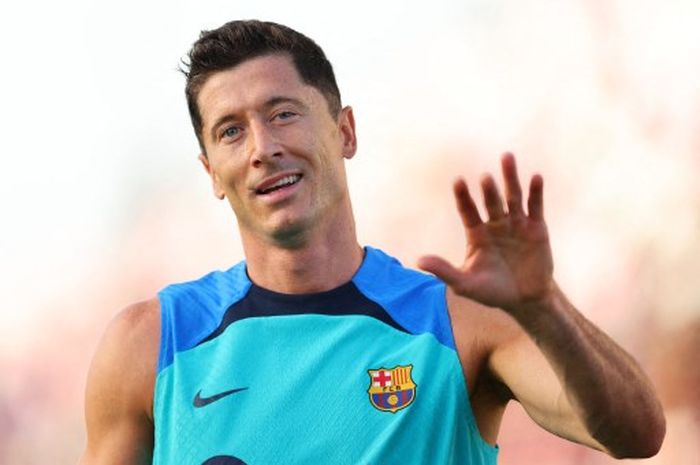 Robert Lewandowski dalam sesi latihan Barcelona jelang duel pramusim kontra Inter Miami di Fort Lauderdale, Florida (19/7/2022).