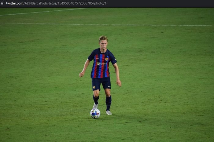 Gelandang Barcelona, Frenkie de Jong, telah menjadi incaran utama Manchester United.