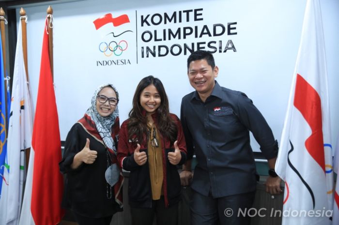 Pesenam putri andalan Indonesia, Rifda Irfanaluthfi saat bertemu dengan NOC Indonesia