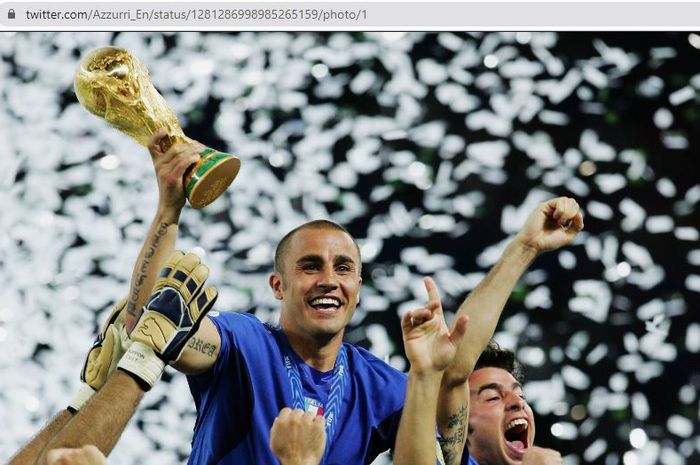 Fabio Cannavaro saat merayakan gelar juara Piala Dunia 2006 bersama timnas Italia.