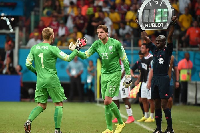 Kiper timnas Belanda, Jasper Cillessen, diganti dengan Tim Krul dalam laga perempat final Piala Dunia 2014 kontra timnas Kosta Rika di Stadion Fonte Nova Arena, 5 Juli 2014.