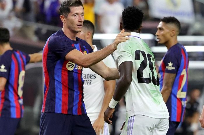 Robert Lewandowski dalam laga pramusim antara Barcelona dan Real Madrid di Amerika Serikat.