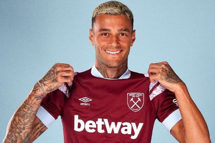 West Ham United resmi merekrut Gianluca Scamacca dengan durasi kontrak hingga 2027.