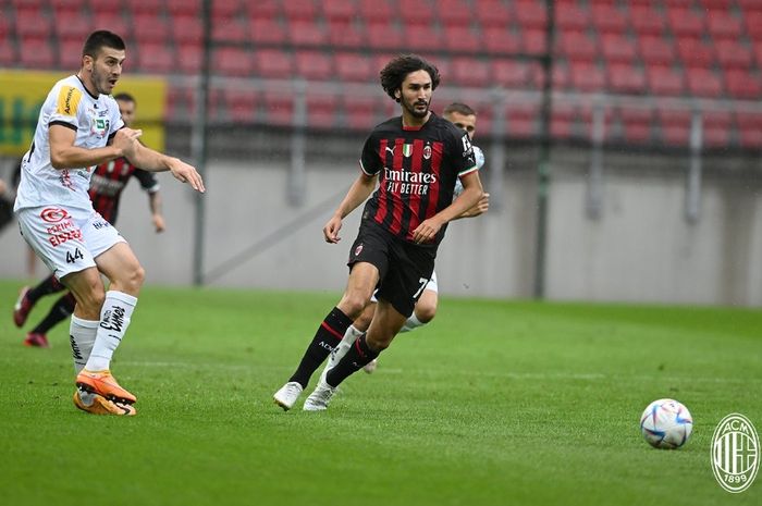 Gelandang serang AC Milan, Yacine Adli, turut menyumbang satu gol dan satu assist dalam kemenangan 5-0 I Rossoneri atas Wolfsberger.