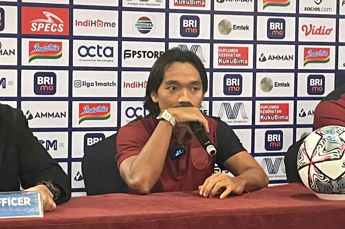 Pemain Persis Solo, Taufik, memberikan keterangan jelang lawan Persija Jakarta