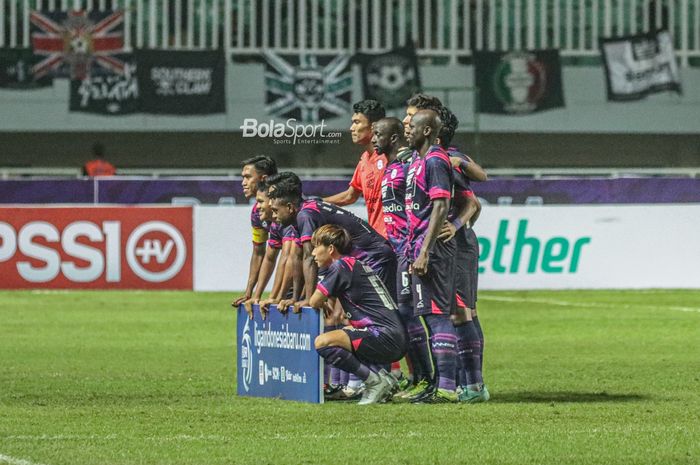 Skuat RANS Nusantara FC (skuad RANS Nusantara FC) sedang berfoto tim saat bertanding di Stadion Pakansari, Bogor, Jawa Barat, 29 Juli 2022.