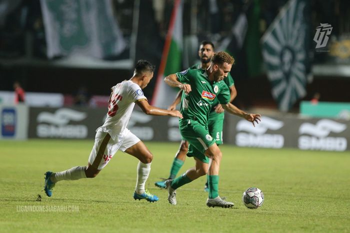 Suasana pertandingan antara PSS Sleman melawan PSM Makassar di Stadion Maguwoharjo, Sleman, Sabtu (23/7/2022).