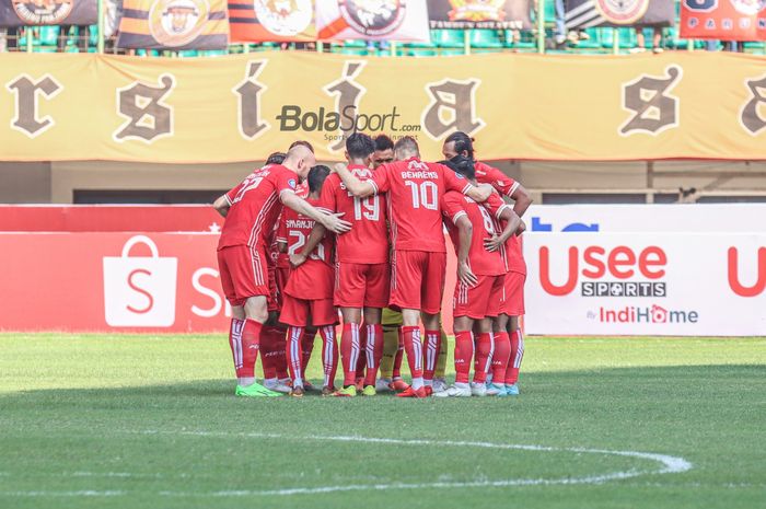 Skuat Persija Jakarta (skuad Persija Jakarta) sedang melakukan briefing saat bertanding di Stadion Patriot Candrabhaga, Bekasi, Jawa Barat, 31 Juli 2022.