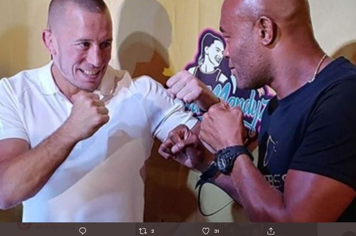 Georges St-Pierre melakukan face-off dengan Anderson Silva