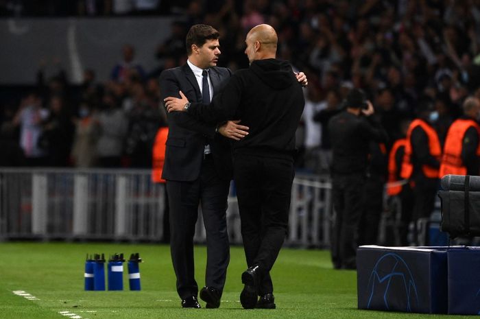 Blak-blakan, Mauricio Pochettino mengaku punya situasi beda 180 derajat di PSG dibandingkan dengan Pep Guardiola di Manchester City.