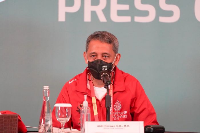 CDM Kontingen Indonesia ASEAN Para Games Solo 2022 Andi Herman pada acara jumpa pers tentang update medali dan perjuangan atlet Indonesia, di Media Center Utama APG, Hotel Swiss-Belinn Saripetojo, Lantai 5, Surakarta, Selasa (2/8/2022)