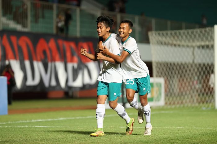 Aksi pemain Timnas U-16 Indonesia versus Singapura pada laga matchday kedua Grup A Piala AFF U-16 2022 di Stadion Maguwoharjo, Sleman, Yogyakarta, Rabu (3/8/2022).