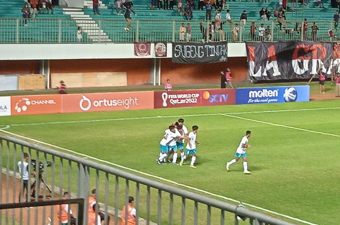 Timnas U-16 Indonesia versus Singapura pada laga matchday kedua Grup A Piala AFF U-16 2022 di Stadion Maguwoharjo, Sleman, Yogyakarta, Rabu (3/8/2022).