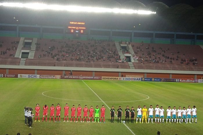 Timnas U-16 Indonesia versus Singapura pada laga matchday kedua Grup A Piala AFF U-16 2022 di Stadion Maguwoharjo, Sleman, Yogyakarta, Rabu (3/8/2022).