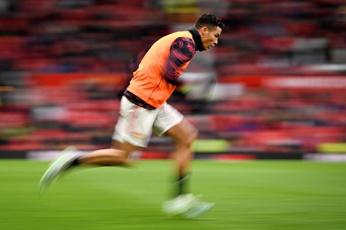 Cristiano Ronaldo saat melakukan sprint jelang duel Manchester United lawan Southampton pada lanjutan Liga Inggris di Old Trafford (12/2/2022).