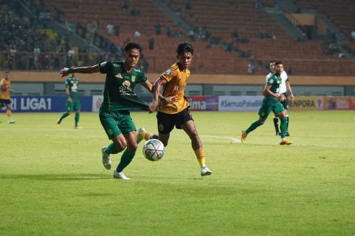 Persebaya Surabaya melawan Bhayangkara FC