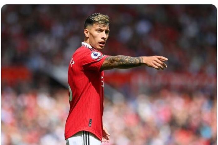 Lisandro Martinez saat menjalani debut bersama Manchester United pada pekan perdana Liga Inggris 2022-2023 melawan Brighton &amp; Hove Albion, Minggu (7/8/2022).