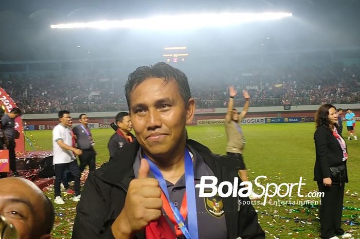 Pelatih timnas U-16 Indonesia, Bima Sakti usai menjuarai Piala AFF U-16 2022 di Stadion Maguwoharjo, Sleman, Jumat (12/8/2022).