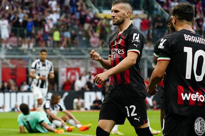 Selebrasi Ante Rebic usai menjebol gawang Udinese dalam kemenangan 4-2 AC Milan di San Siro, Sabtu (13/8/2022) malam WIB.