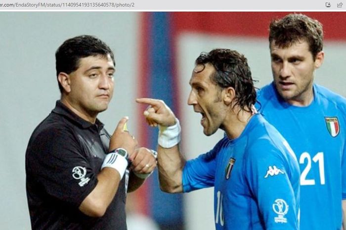 Sosok wasit kontroversial pada Piala Dunia 2002, Byron Moreno.