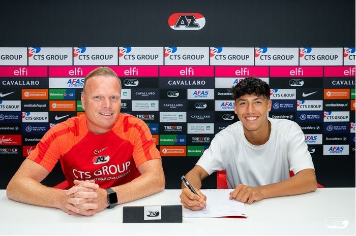 Pemain keturunan Indonesia yang masih berusia 15 tahun, Julian Oerip, dikontrak salah satu rival Ajax Amsterdam di Liga Belanda, AZ Alkmaar.