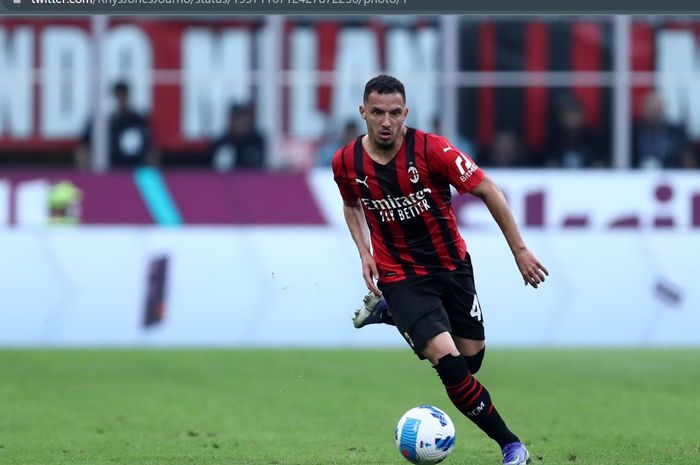 Gelandang jangkar AC Milan, Ismael Bennacer, dikabarkan tengah diminati oleh Liverpool.