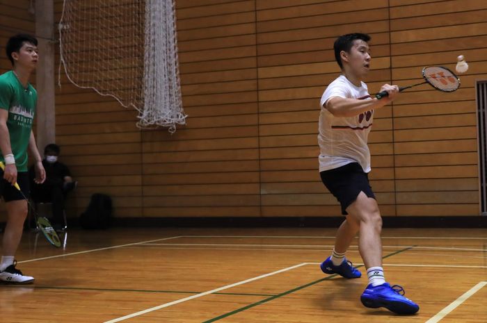 Pasangan ganda putra Indonesia, Marcus Fernaldi Gideon/Kevin Sanjaya Sukamuljo, menjalani latihan perdana bersama tim di Tokyo, Jepang, Jumat (19/8/2022).