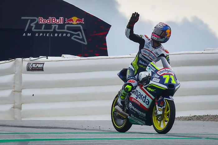 Pembalap asal Jepang, Ayumu Sasaki, saat tampil pada sesi kualifikasi Moto3 Austria 2022, Sabtu (20/8/2022)