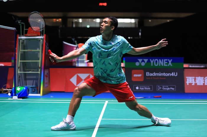 Tunggal putra Indonesia, Jonatan Christie ketika menjalani latihan menjelang Kejuaraan Dunia 2022 di Tokyo, Jepang, Minggu (21/8/2022)