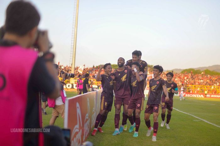 Ekspresi pemain belakang PSM Makassar, Yuran Fernandes usai cetak gol kemenangan atas Arema FC di Stadion BJ Habibie, Pare-Pare pada Sabtu (20/8/2022)