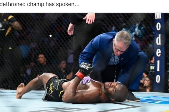 Kamaru Usman yang kalah KO tengah diperiksa usai tersambar tendangan dari Leon Edwards pada UFC 278 (21/8/2022) WIB di Utah, AS.