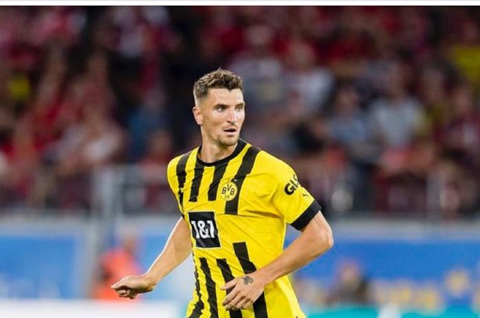 Bek kanan Borussia Dortmund, Thomas Meunier, menjadi incaran Barcelona di bursa transfer musim panas 2022.