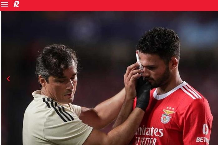 Suksesor Darwin Nunez di Benfica, Goncalo Ramos, mengalami benturan di wajah pada duel play-off Liga Champions kontra Dynamo Kyiv (23/8/2022).