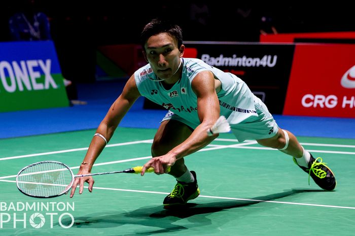 Kento Momota pada pertandingan babak kedua Kejuaraan Dunia 2022 di Tokyo Metropolitan Gymnasium, Jepang, Rabu (24/8/ 2022)