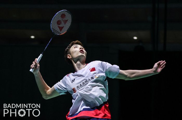 Pemain tunggal putra China, Shi Yu Qi, ketika tampil pada babak 16 besar Kejuaraan Dunia 2022 di Tokyo Metropolitan Gymnasium, Tokyo, Jepang, Kamis (25/8/2022).