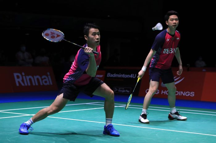 Pasangan ganda putra Indonesia,  Marcus Fernaldi Gideon/Kevin Sanjaya Sukamuljo, pada babak ketiga Kejuaraan Dunia 2022 di Tokyo Metropolitan Gymnasium, Kamis (25/8/2022).