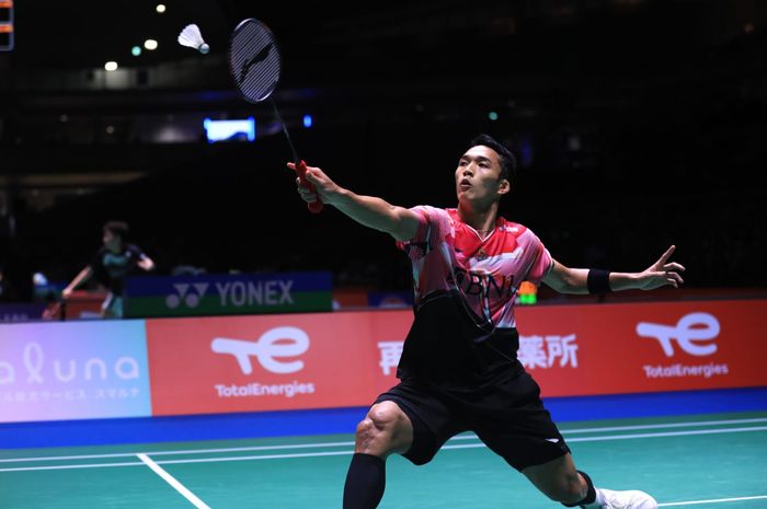 Tunggal putra Indonesia, Jonatan Christie, ketika tampil pada babak 16 besar Kejuaraan Dunia 2022 di Tokyo Metropolitan Gymnasium, Shibuya, Tokyo, Jepang, Kamis (25/8/2022).