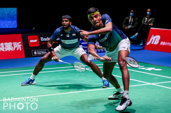 Aksi ganda putra India, Satwiksairaj Rankireddy/Chirag Shetty pada babak perempat final Kejuaraan Dunia 2022, Jumat (26/8/2022)