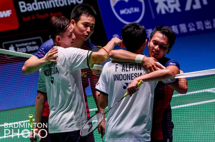 Pasangan ganda putra Indonesia, Fajar Alfian/Muhammad Rian Ardianto usai pertandingan melawan Mohammad Ahsan/Hendra Setiawan pada semifinal Kejuaraan Dunia 2022, Sabtu (27/8/2022)