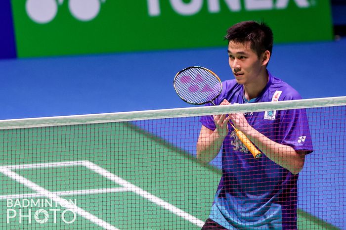 Tunggal putra Thailand, Kunlavut Vitidsarn, saat selebrasi merayakan kemenangan di semifinal Kejuaraan Dunia 2022 di Tokyo, Jepang, Sabtu (27/8/2022).