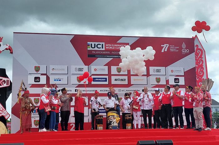 Menpora Zainudin Amali membuka acara UCI MTB Eliminator World Cup 2022 di Palangkaraya, Kalimantan Tengah, Minggu (28/8/2022) 