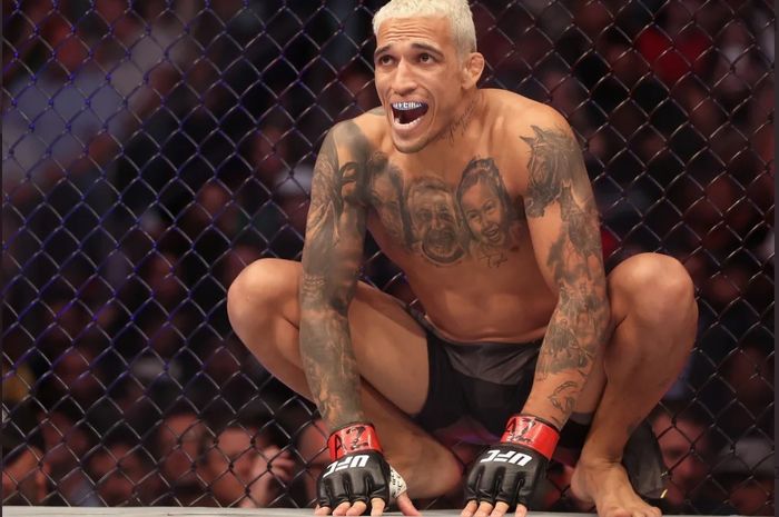 Petarung kelas ringan UFC yang akan menghadapi Islam Makhachev pada 22 Oktober 2022, Charles Oliveira.