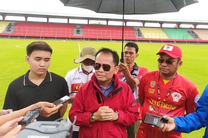 Ketua Organzing Committee (OC) UCI MTB, Agustiar Sabran saat menemui awak media, di Stadion Tuah Pahoe, Palang Karaya, Senin (29/8/2022).