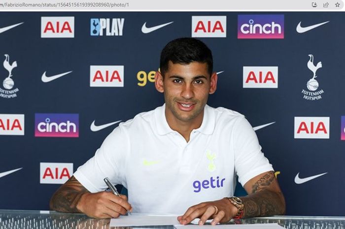 Tottenham Hotspur membeli Cristian Romero dari Atalanta setelah menjalani peminjaman selama semusim.