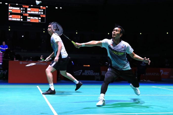 Pasangan ganda putra Indonesia, Mohammad Ahsan/Hendra Setiawan, saat menghadapi Kang Min-hyuk/Seo Seung-jae dari Korea pada babak pertama Japan Open 2022 di Maruzen Intec Arena Osaka, Jepang, 31 Agustus 2022. 