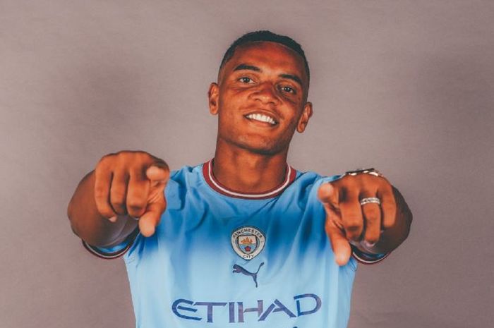 Manuel Akanji resmi berpindah dari Borussia Dortmund ke Manchester City dengan kontrak lima tahun hingga 2027.