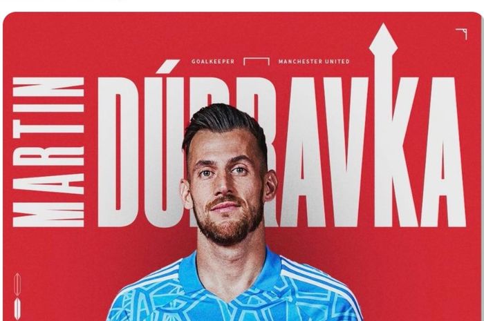  Raksasa Liga Inggris, Manchester United, akhirnya resmi mendapatkan kiper Newcastle, Martin Dubravka, pada bursa transfer musim panas 2022.