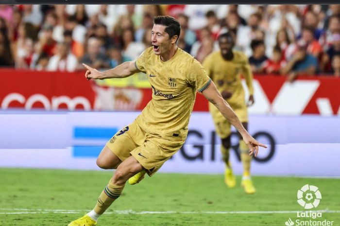 Selebrasi Robert Lewandowski setelah mencetak gol ke gawang Sevilla dalam laga pekan ke-4 Liga Spanyol 2022-2023