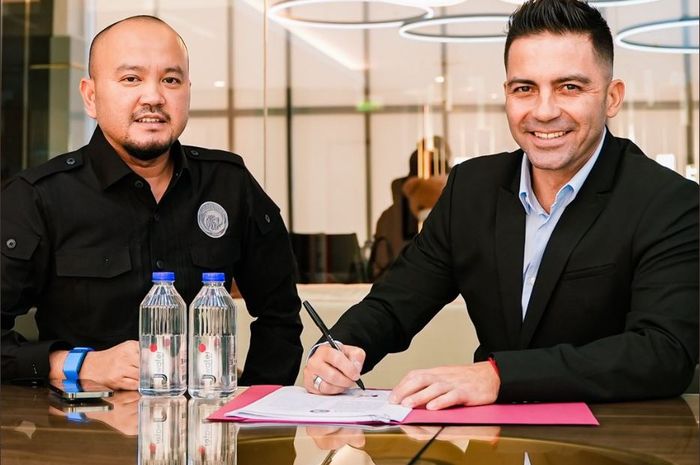 Javier Roca resmi diperkenalkan sebagai pelatih baru Arema FC pada Selasa (6/9/2022).