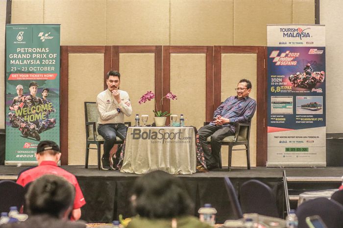 Chief Executive Officer SIC, Azhan Shafriman Hanif (kiri) dan Direktur Tourism Malaysia Jakarta, Junus Suhid (kanan), saat menghadiri sesi jumpa pers di Hotel Ritz Carlton, Jakarta, 7 September 2022.